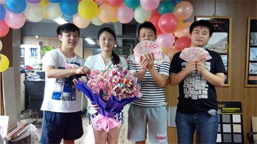 点击新窗口打开大图